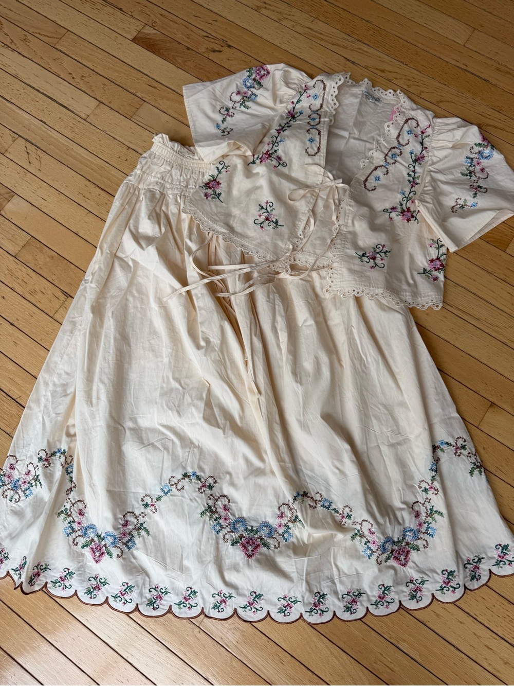 Moon River Ivory Embroidered Cross Stitch Midi Skirt & Top 2-piece set L NWOT - Picture 2 of 9